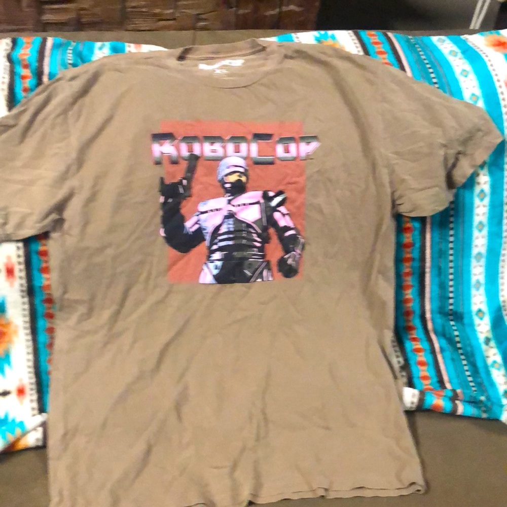 Robo cop t shirt. Xl